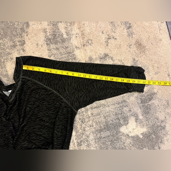 NWT Market & Spruce Zebra Print Long Sleeve Top - Black and Gray - Picture 7 of 7